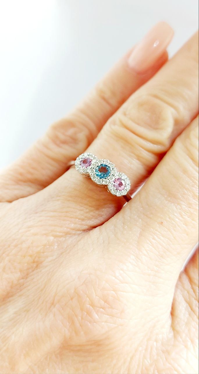 Anello trilogy modello magic con Zaffiro Rosa Acquamarina e Diamanti Naturali Taglio brillante Oro Bianco 18kt-750