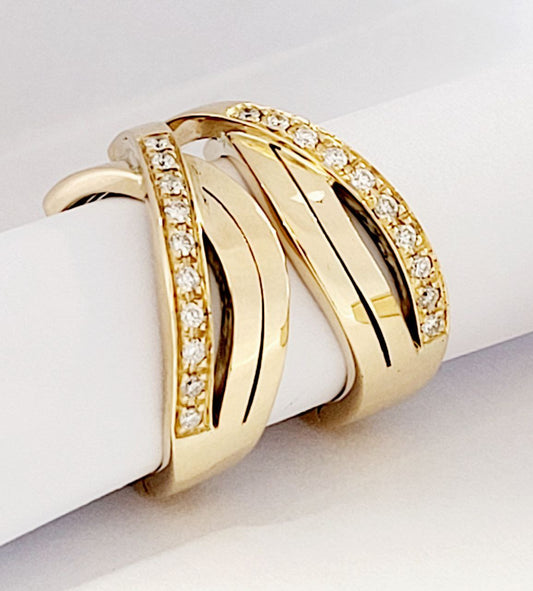 Orecchini a cerchio di design semplice e delicato lavorati in Oro Giallo 18kt-750/1000