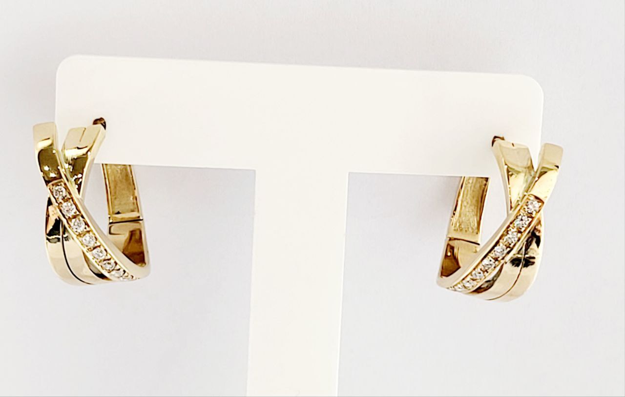 Orecchini a cerchio di design semplice e delicato lavorati in Oro Giallo 18kt-750/1000