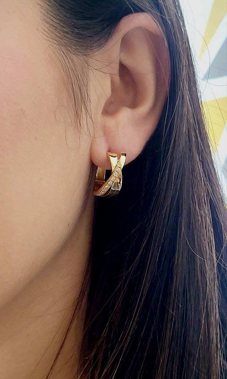 Orecchini a cerchio di design semplice e delicato lavorati in Oro Giallo 18kt-750/1000