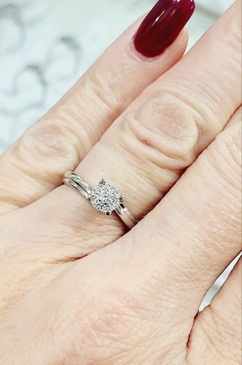 Anello solitario modello magic con Diamanti ct 0,18 Oro Bianco 18kt-750