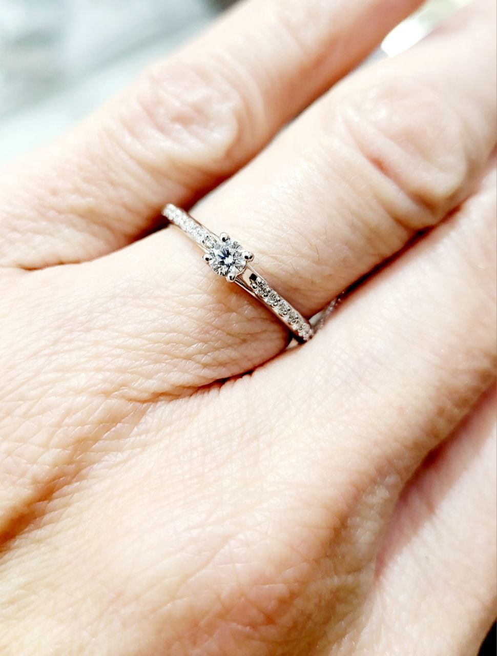 Anello solitari con Diamante centrale ct 0,15 Diamante laterali ct 0,15 Oro Bianco certificata da HRD Antwerp