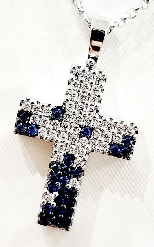 Collana con pendente croce scatola in pave' con Zaffiro Blu 0,49 ct e Diamanti bianchi naturali ct 0,72 lavorato in Oro Bianco 18kt 750