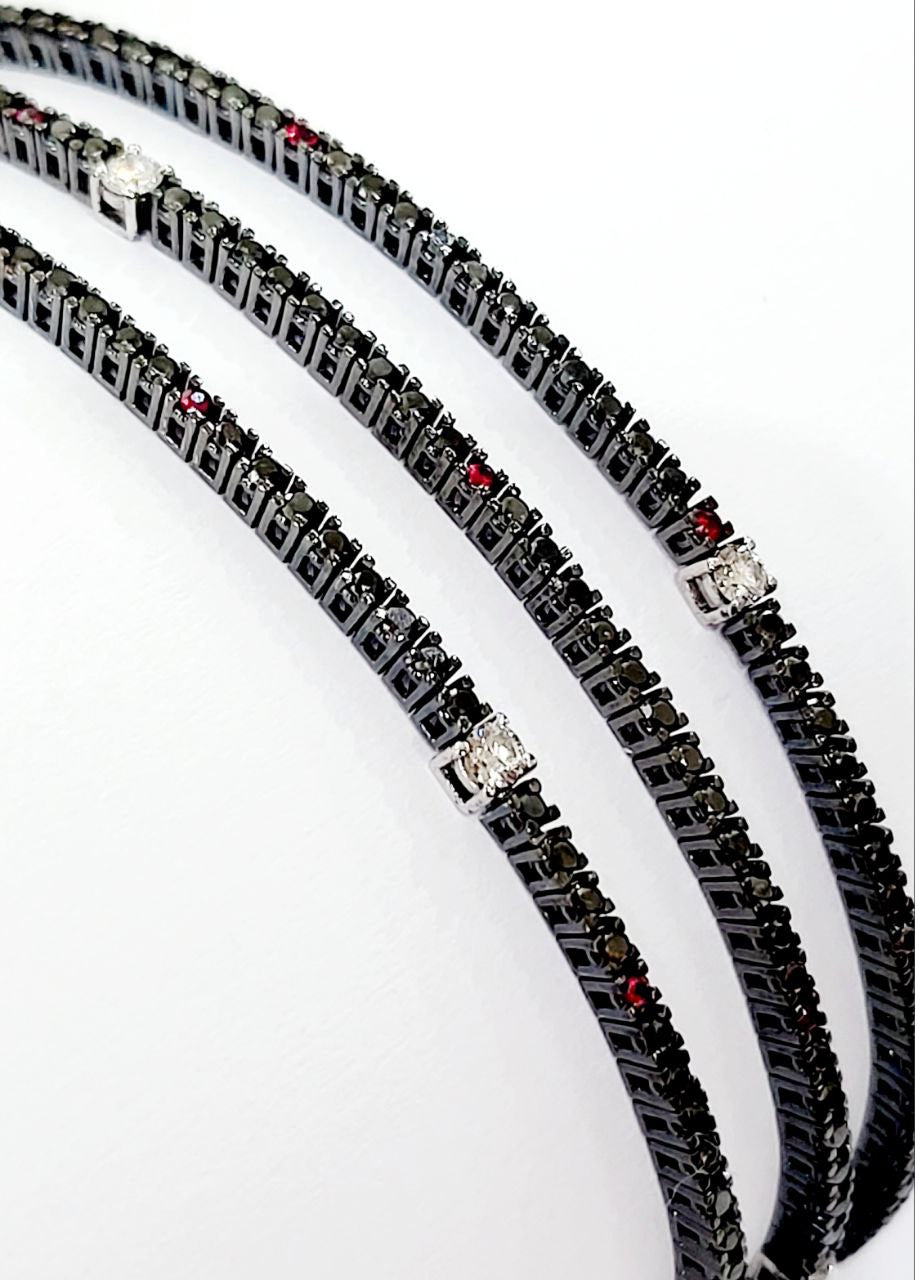 Bracciale Tennis a tre fili con Diamanti Neri,Bianchi e Rubini in Oro Bianco Brunito 18kt-750
