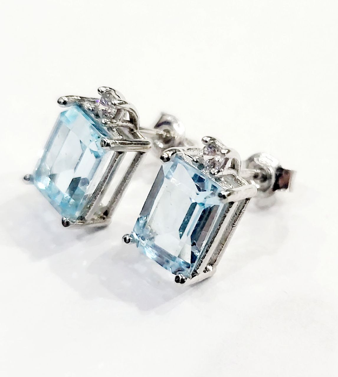 Orecchini lobo Donna con Topazio e Diamante Oro Bianco 18kyìt-750