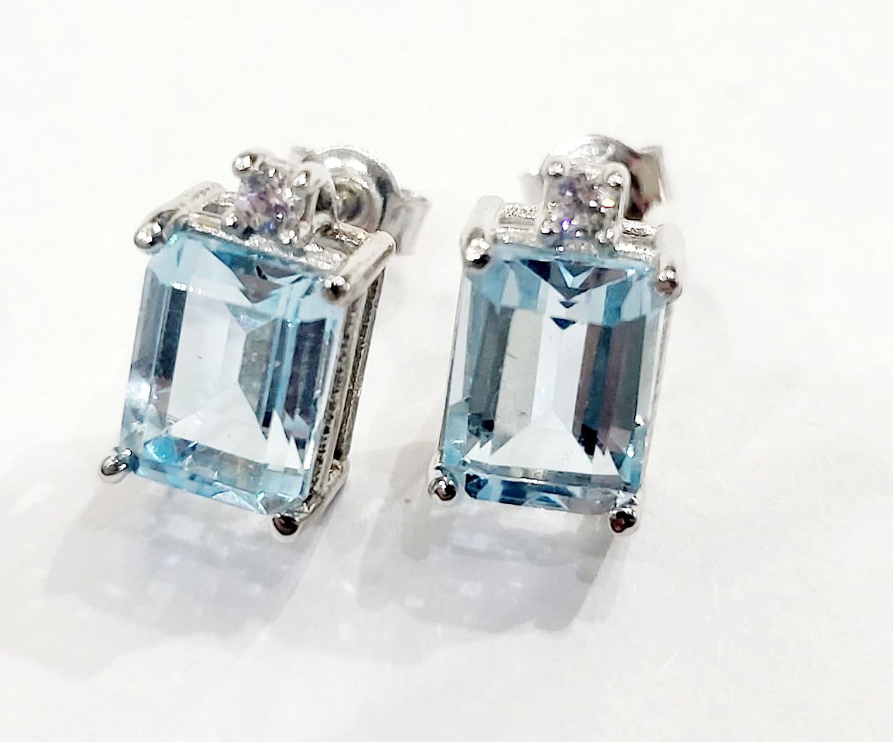 Orecchini lobo Donna con Topazio e Diamante Oro Bianco 18kyìt-750