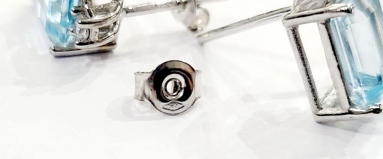 Orecchini in oro bianco 18K con topazio 3,80 ct e diamante 0,05 ct