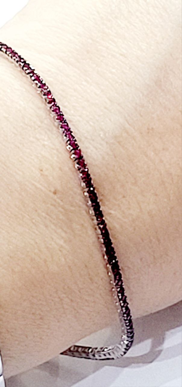 Bracciale modello Tennis Oro Bianco 18kt-750 con Rubini 2,57 ct 18 cm