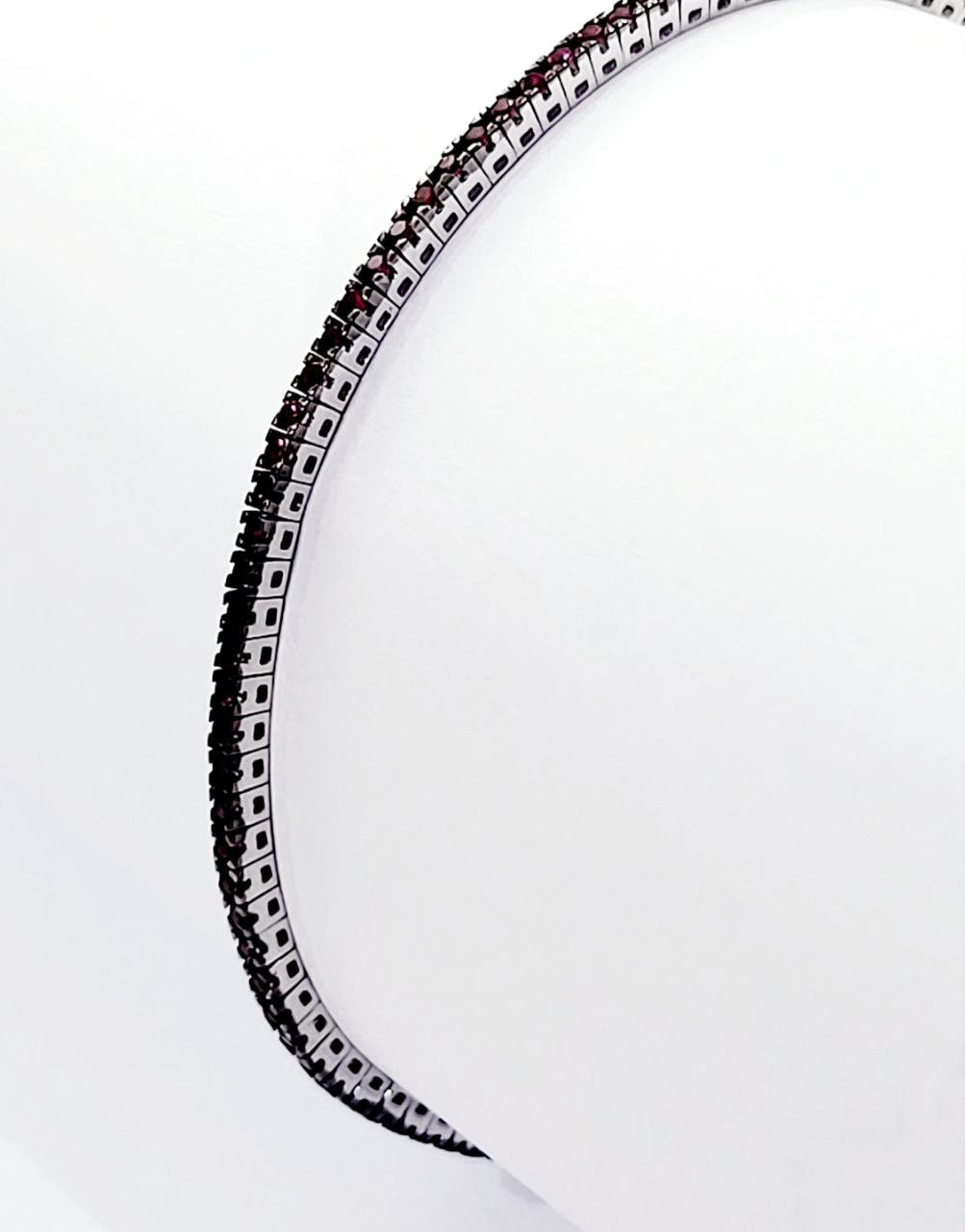 Bracciale modello Tennis Oro Bianco 18kt-750 con Rubini 2,57 ct 18 cm