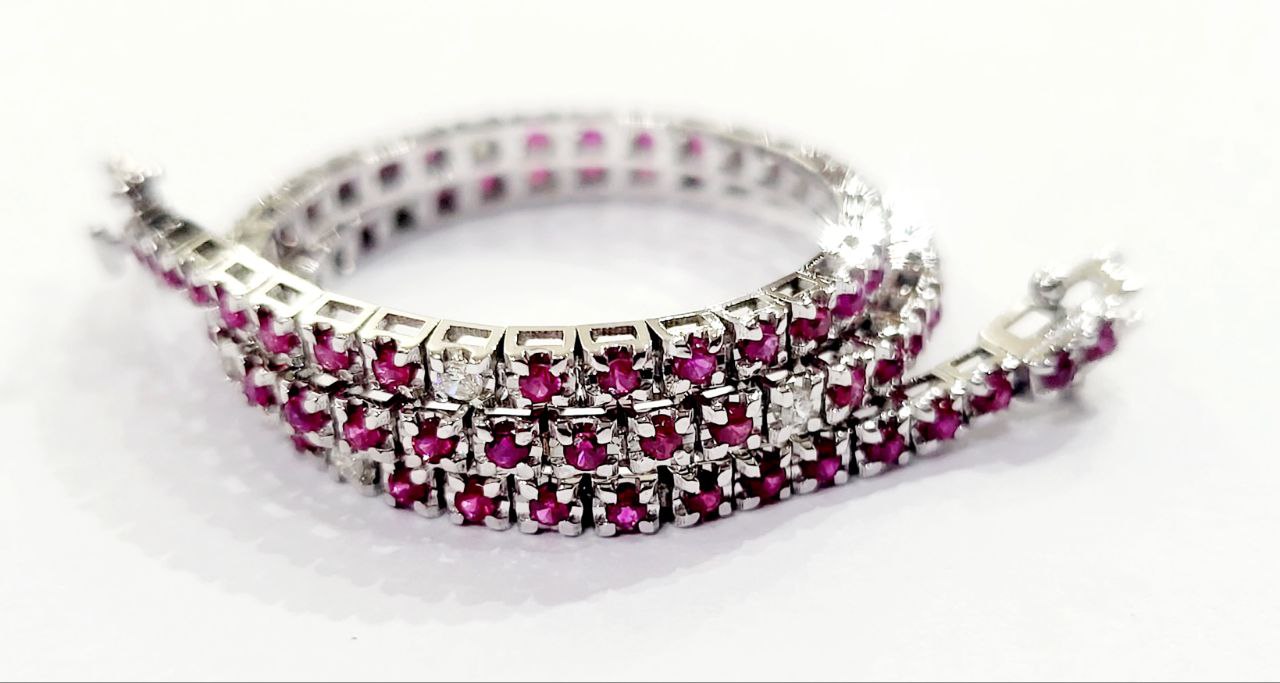 Bracciale Tennis piramidale in Oro Bianco con Rubini ct 1,42 e Diamanti 0,13 ct 18 kt -750