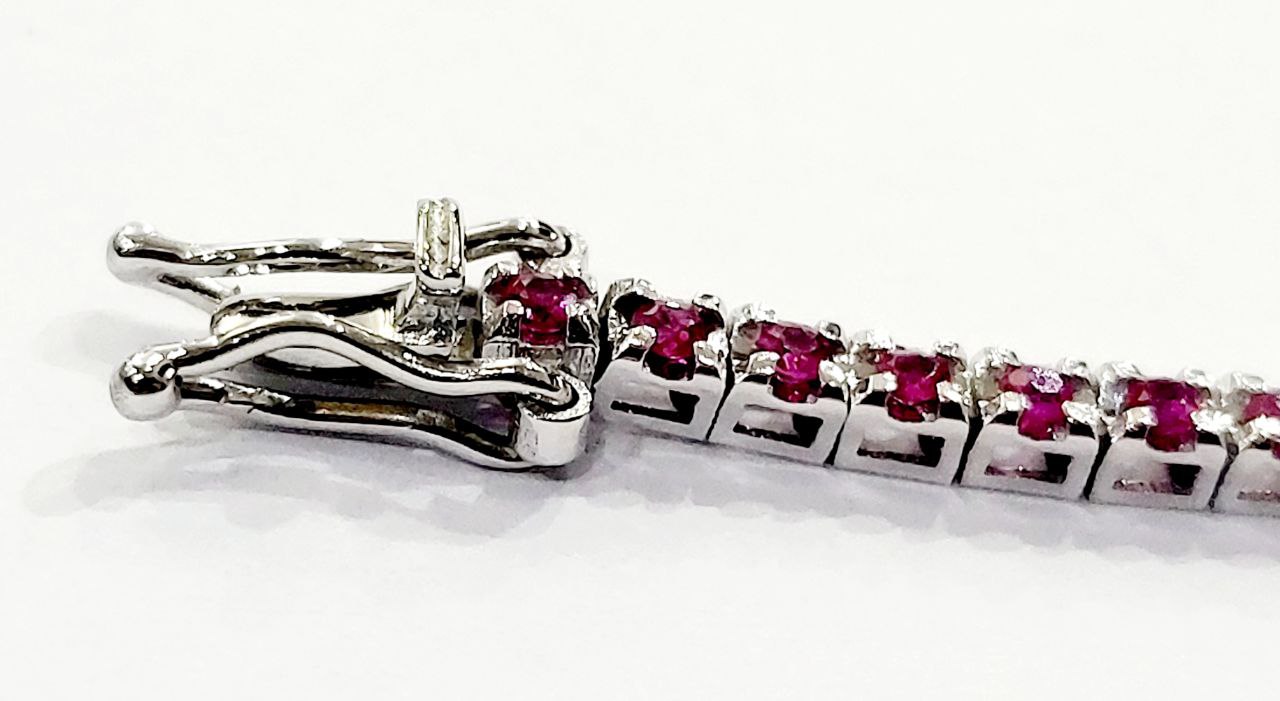 Bracciale Tennis piramidale in Oro Bianco con Rubini ct 1,42 e Diamanti 0,13 ct 18 kt -750