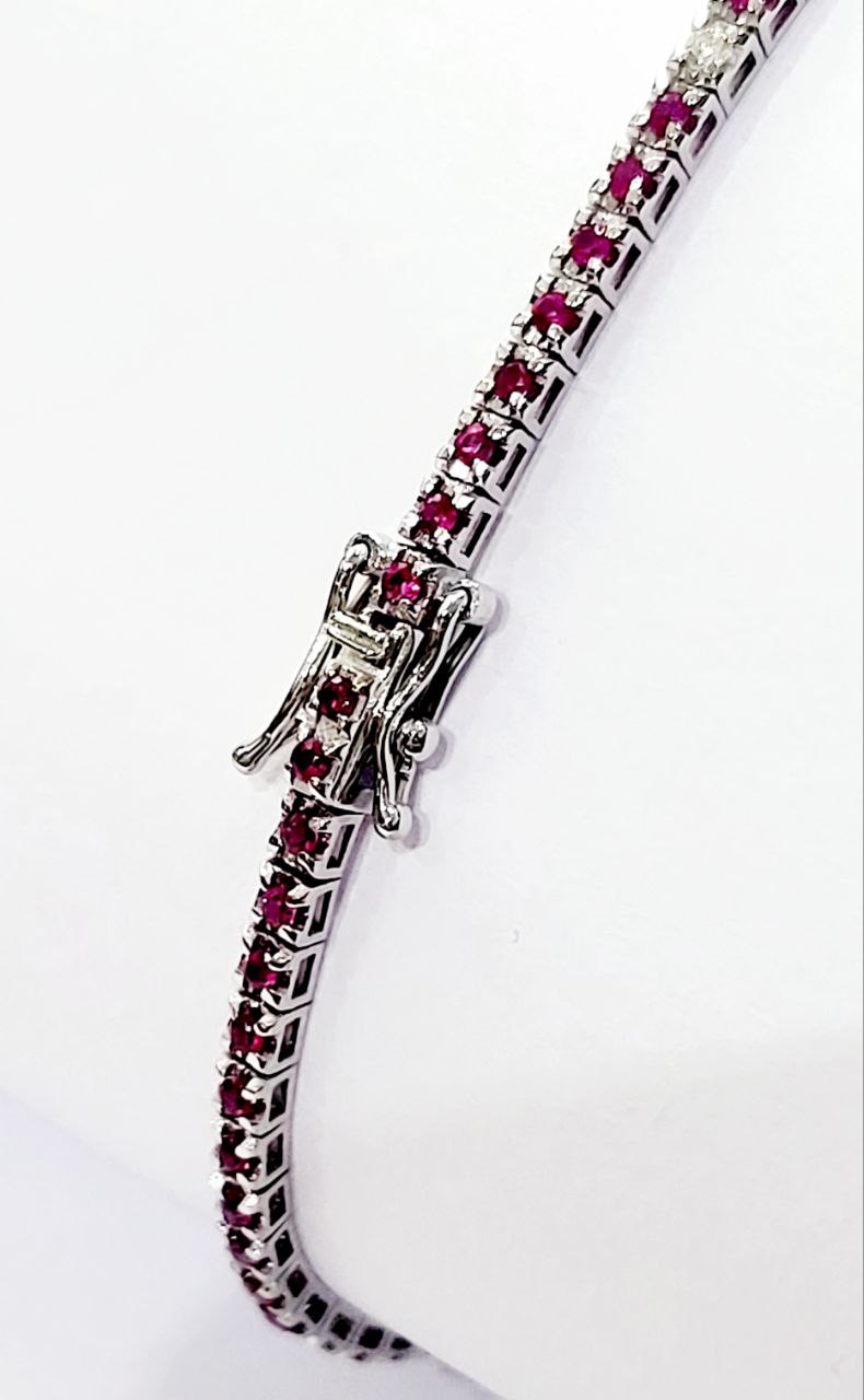 Bracciale Tennis piramidale in Oro Bianco con Rubini ct 1,42 e Diamanti 0,13 ct 18 kt -750