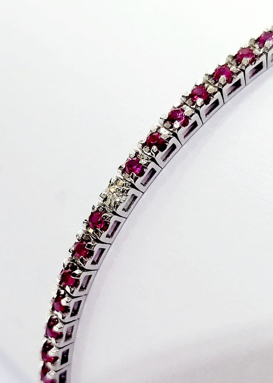 Bracciale Tennis piramidale in Oro Bianco con Rubini ct 1,42 e Diamanti 0,13 ct 18 kt -750
