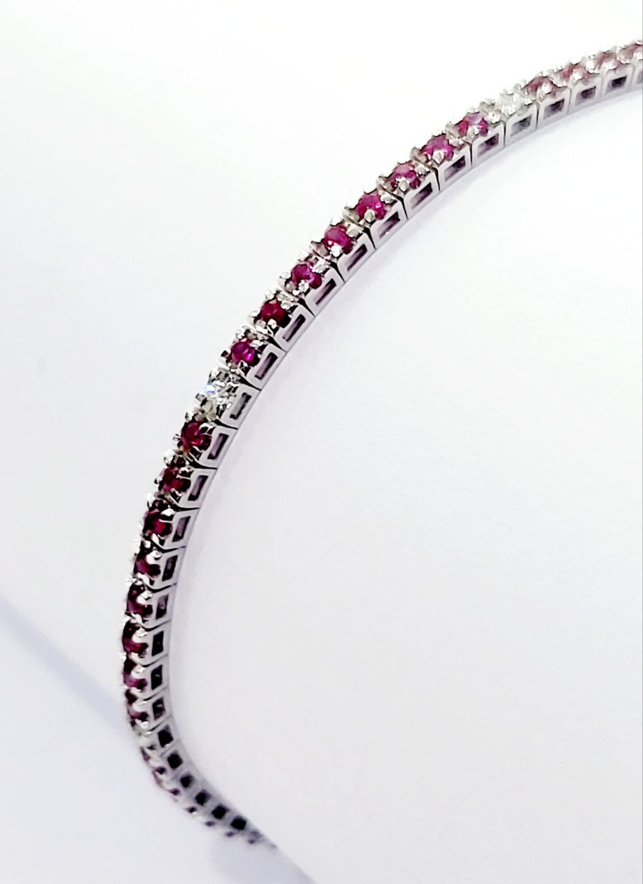Bracciale Tennis piramidale in Oro Bianco con Rubini ct 1,42 e Diamanti 0,13 ct 18 kt -750