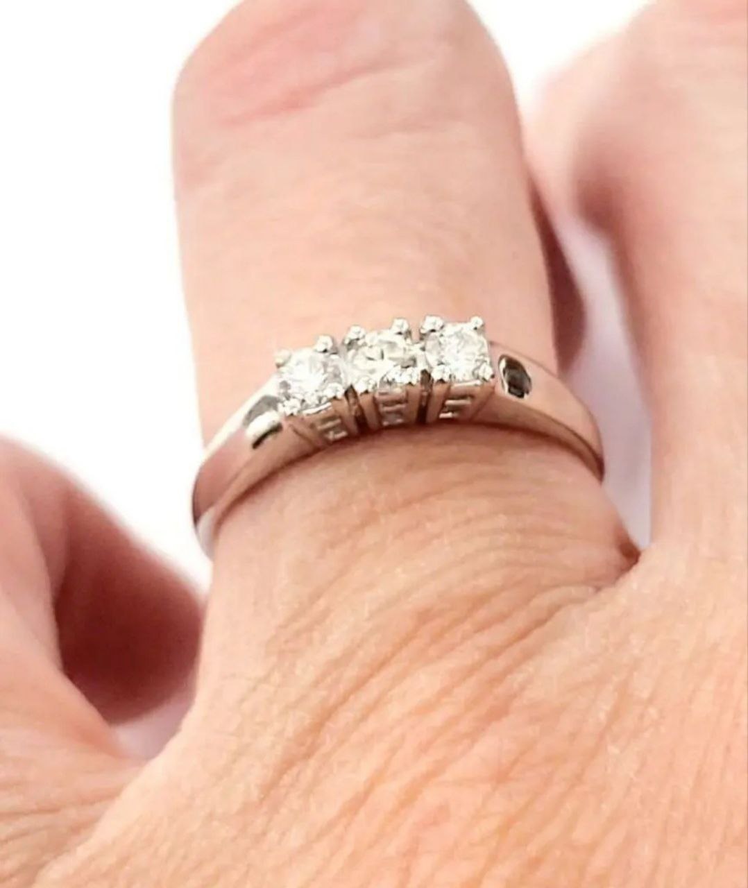 Anello trilogy con Diamanti ct 0,15 Oro Bianco 18kt