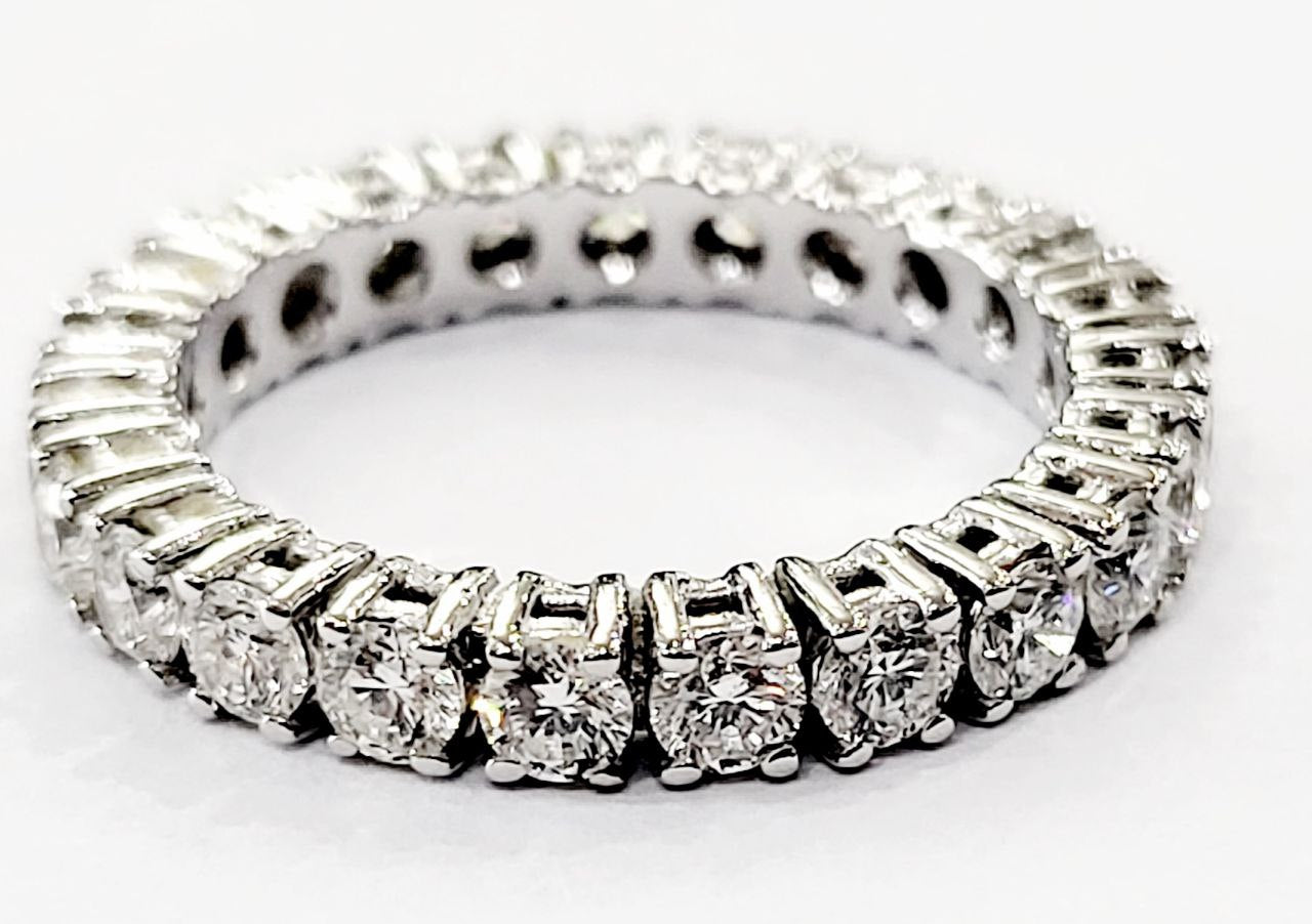 Anello veretta modello eternity Diamanti ct 1,70 Oro bianco 18 kt -750