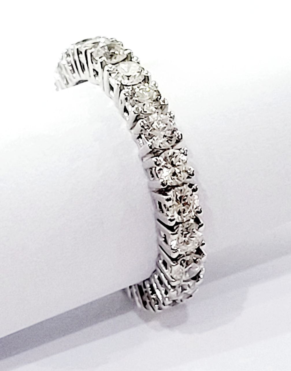 Anello veretta modello eternity Diamanti ct 1,70 Oro bianco 18 kt -750