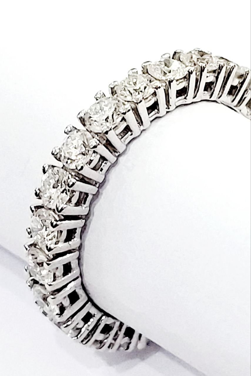 Anello veretta modello eternity Diamanti ct 1,70 Oro bianco 18 kt -750