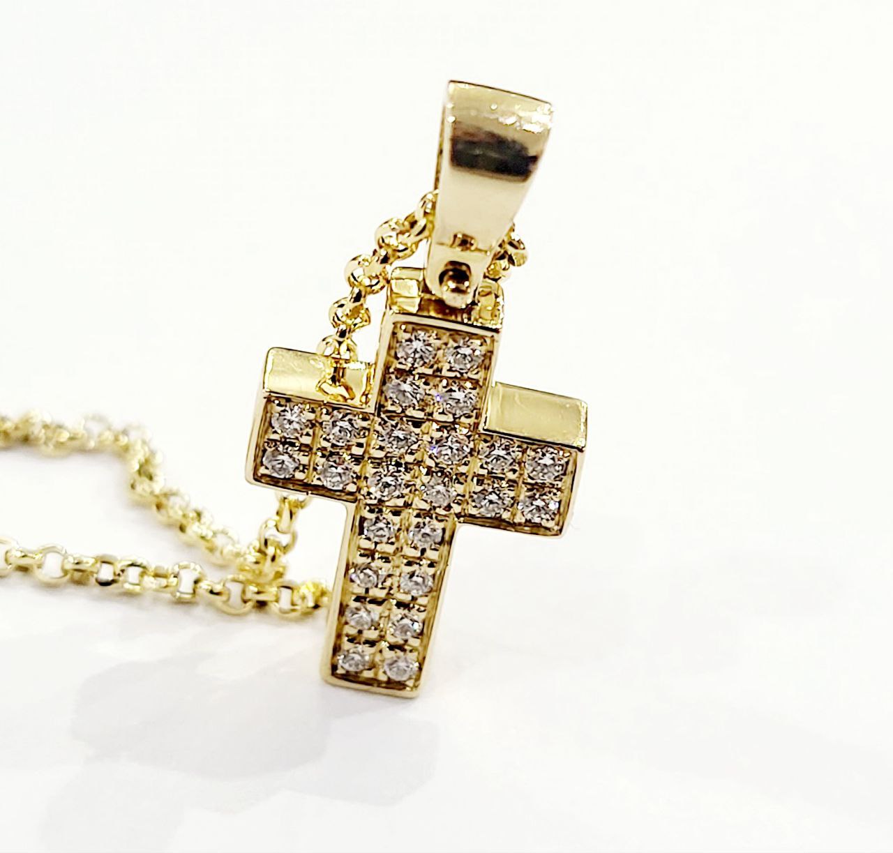 Collana rollo' con pendente Croce in pave' in Oro Giallo con Diamanti 0,40 ct 18 kt-750