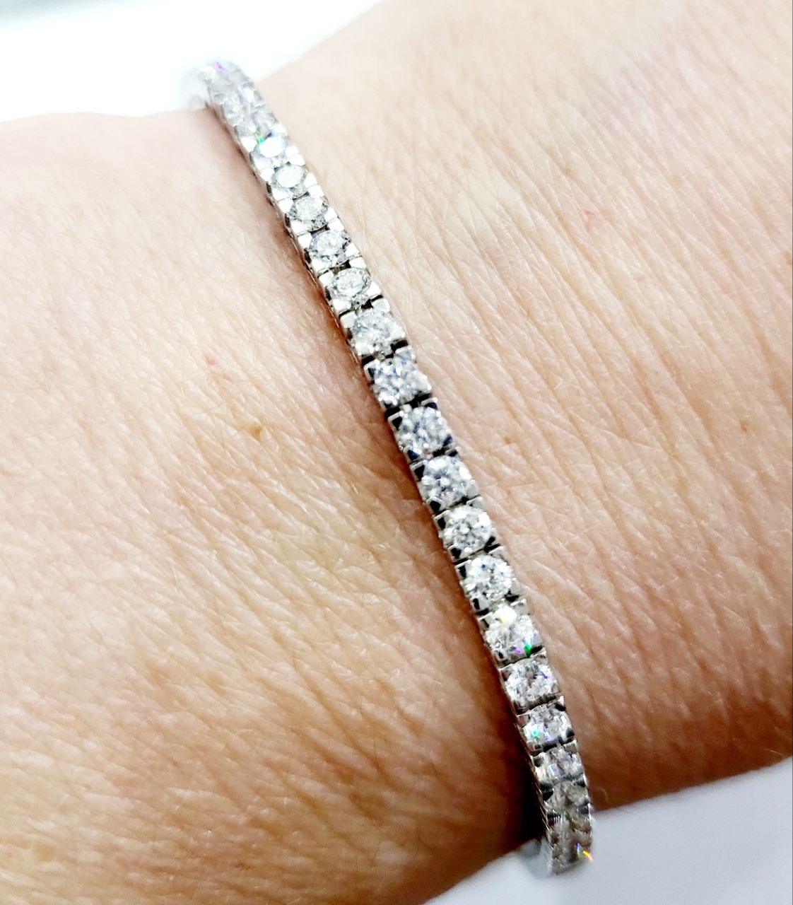 Bracciale modello tennis in Oro Bianco 18 kt con Diamanti bianchi naturali Ct 3,31- 18 cm