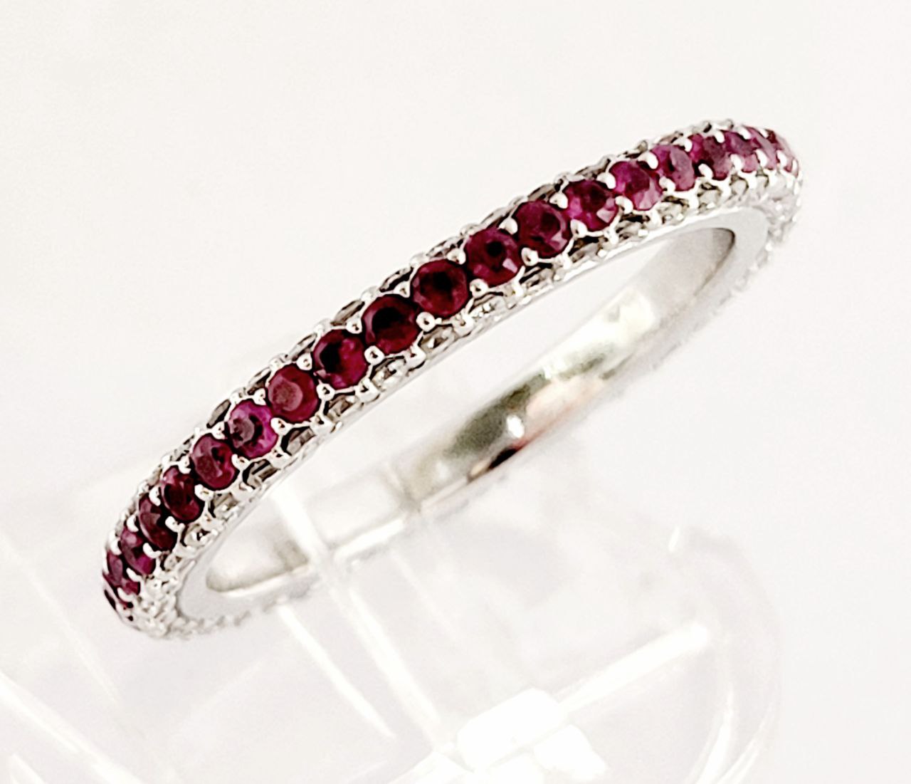 Anello modello riviera a giro a 3 fili con Diamanti e Rubini da Donna Oro Bianco 18kt-750