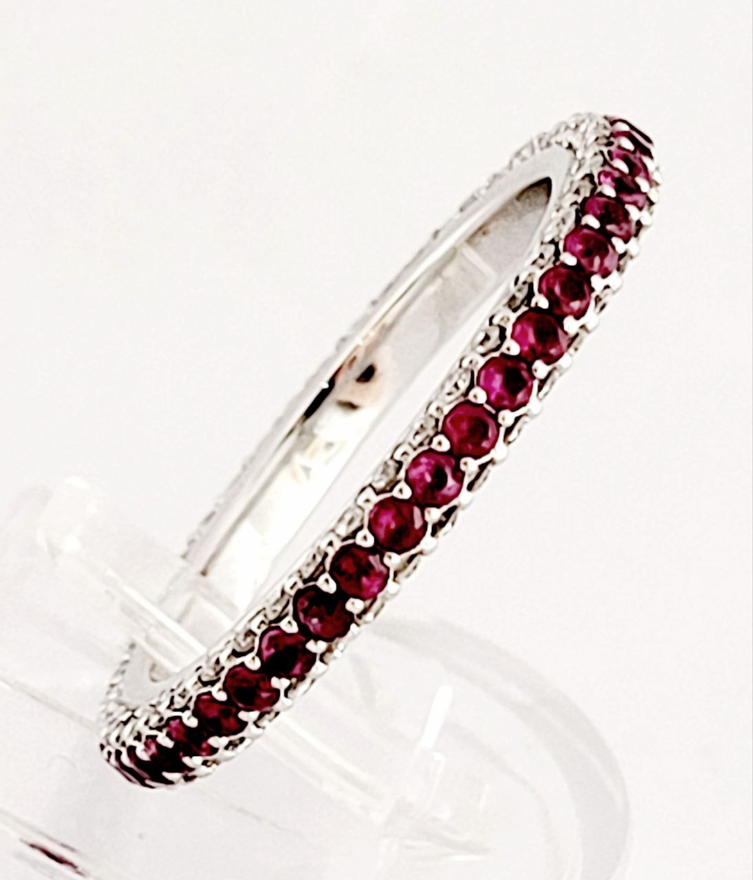 Anello modello riviera a giro a 3 fili con Diamanti e Rubini da Donna Oro Bianco 18kt-750