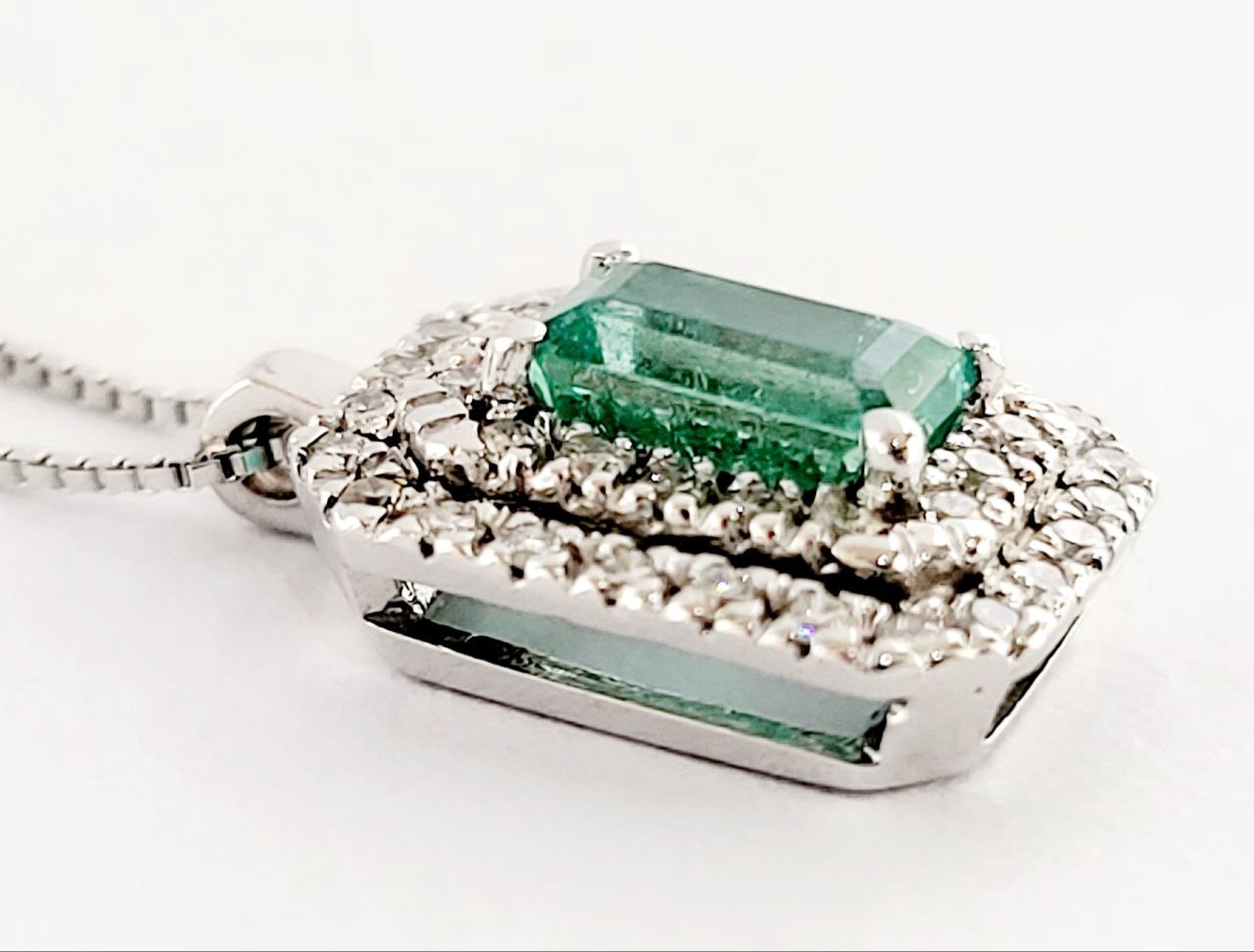 Collana pendente modello Ottagonale Diamanti 0,40 ct Smeraldo 0,70 ct in Oro Bianco 18k. - 750 (Copia)