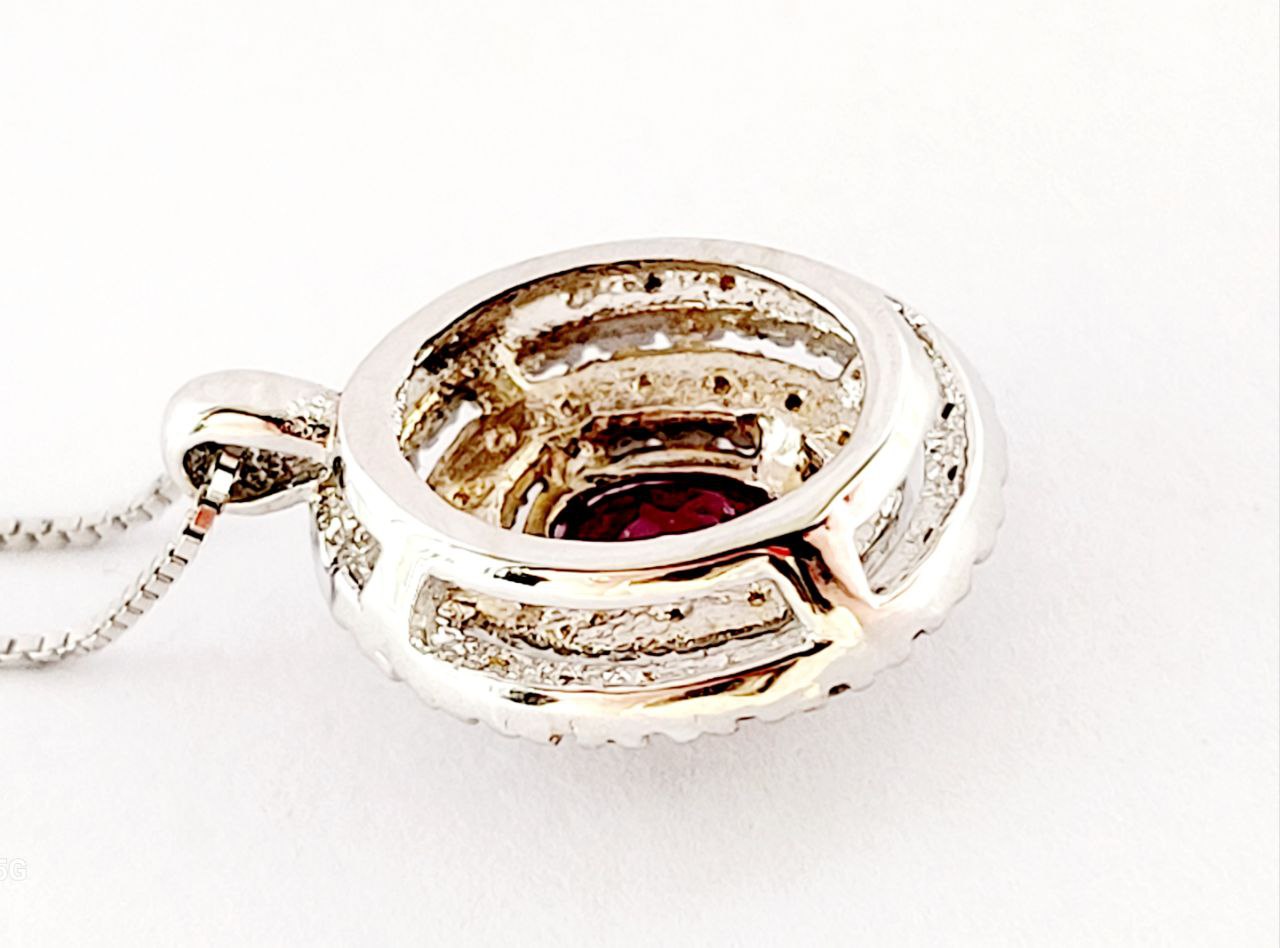Collana pendente modello ovale Diamanti 0,40 ct Rubino 0,63 ct in Oro Bianco 18 kt