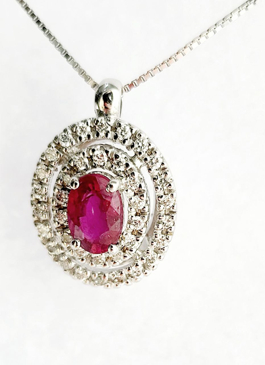 Collana pendente modello ovale Diamanti 0,40 ct Rubino 0,63 ct in Oro Bianco 18 kt