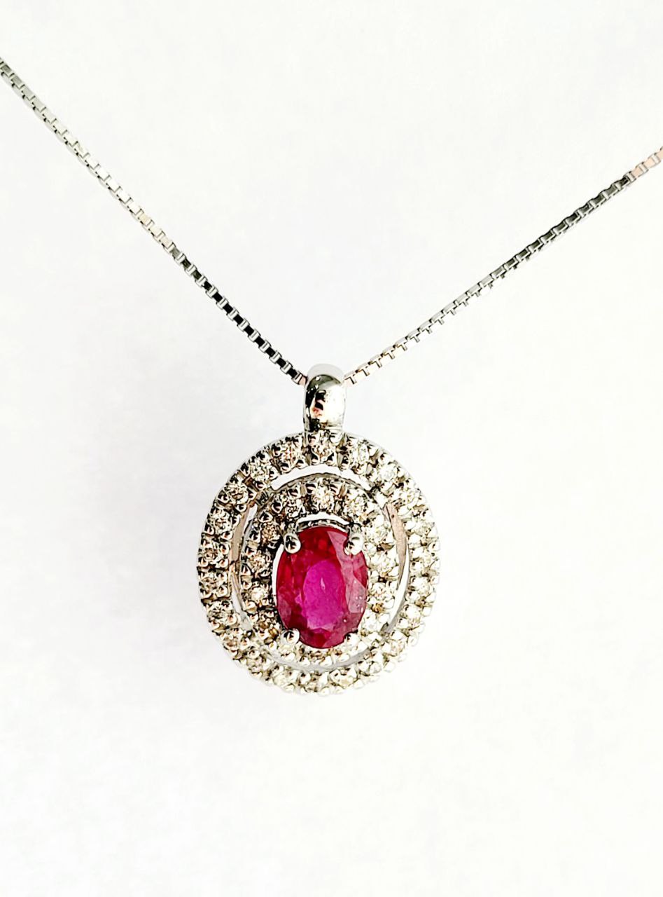 Collana pendente modello ovale Diamanti 0,40 ct Rubino 0,63 ct in Oro Bianco 18 kt