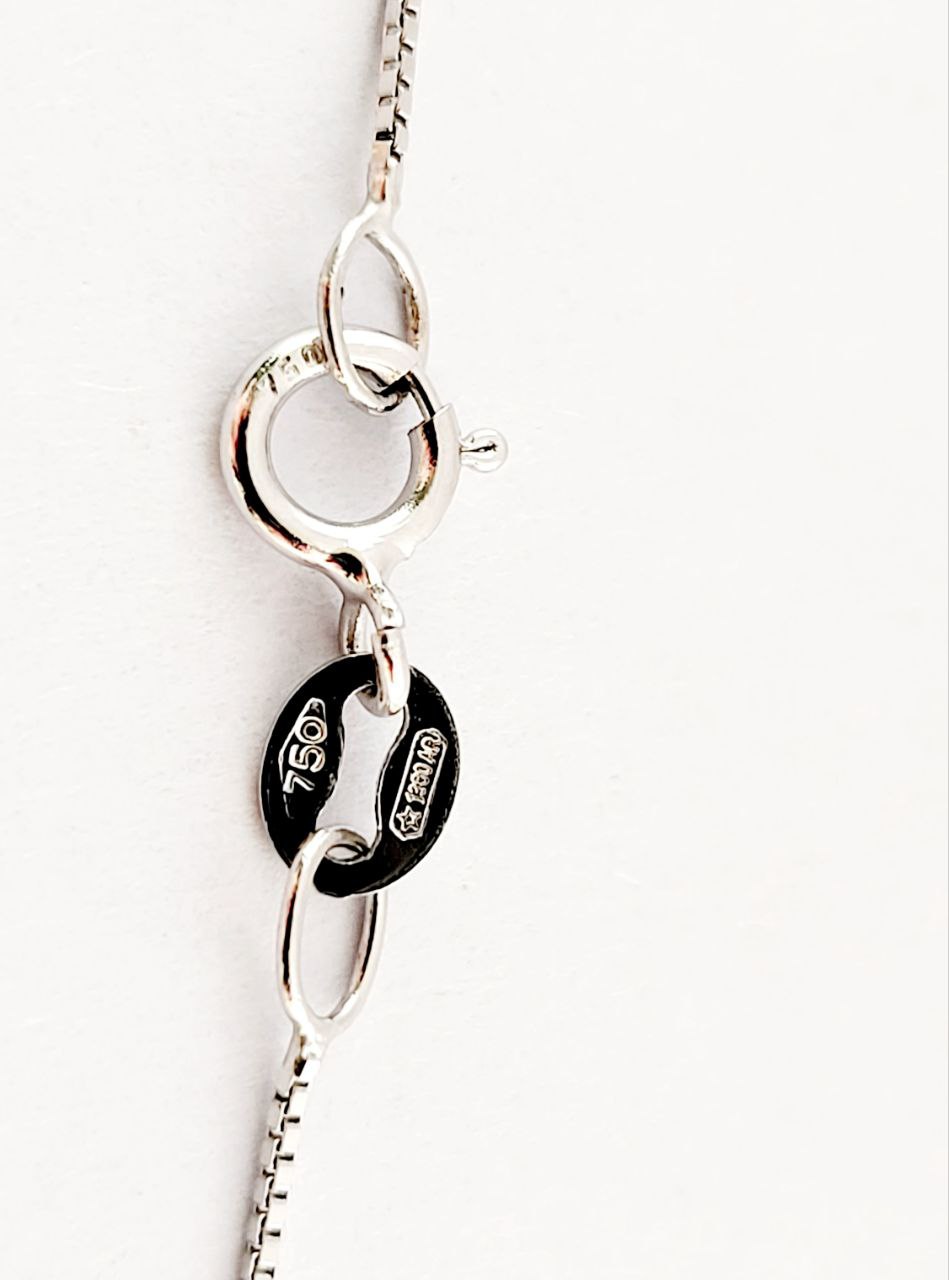 Collana pendente modello ovale Diamanti 0,40 ct Rubino 0,63 ct in Oro Bianco 18 kt
