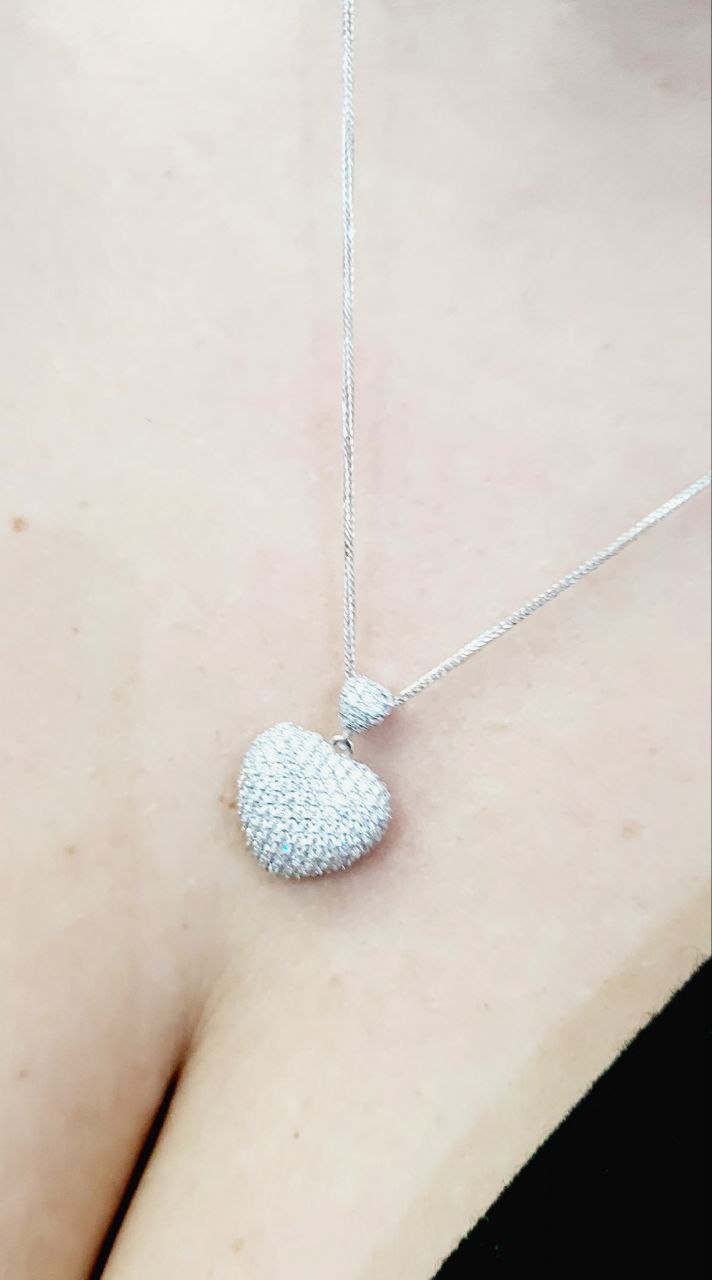 Collana con  ciondolo cuore bombato in pave' piccolo  Oro Bianco  18kt-750 con Diamanti  bianchi naturali taglio brillanti 1,85 Ct