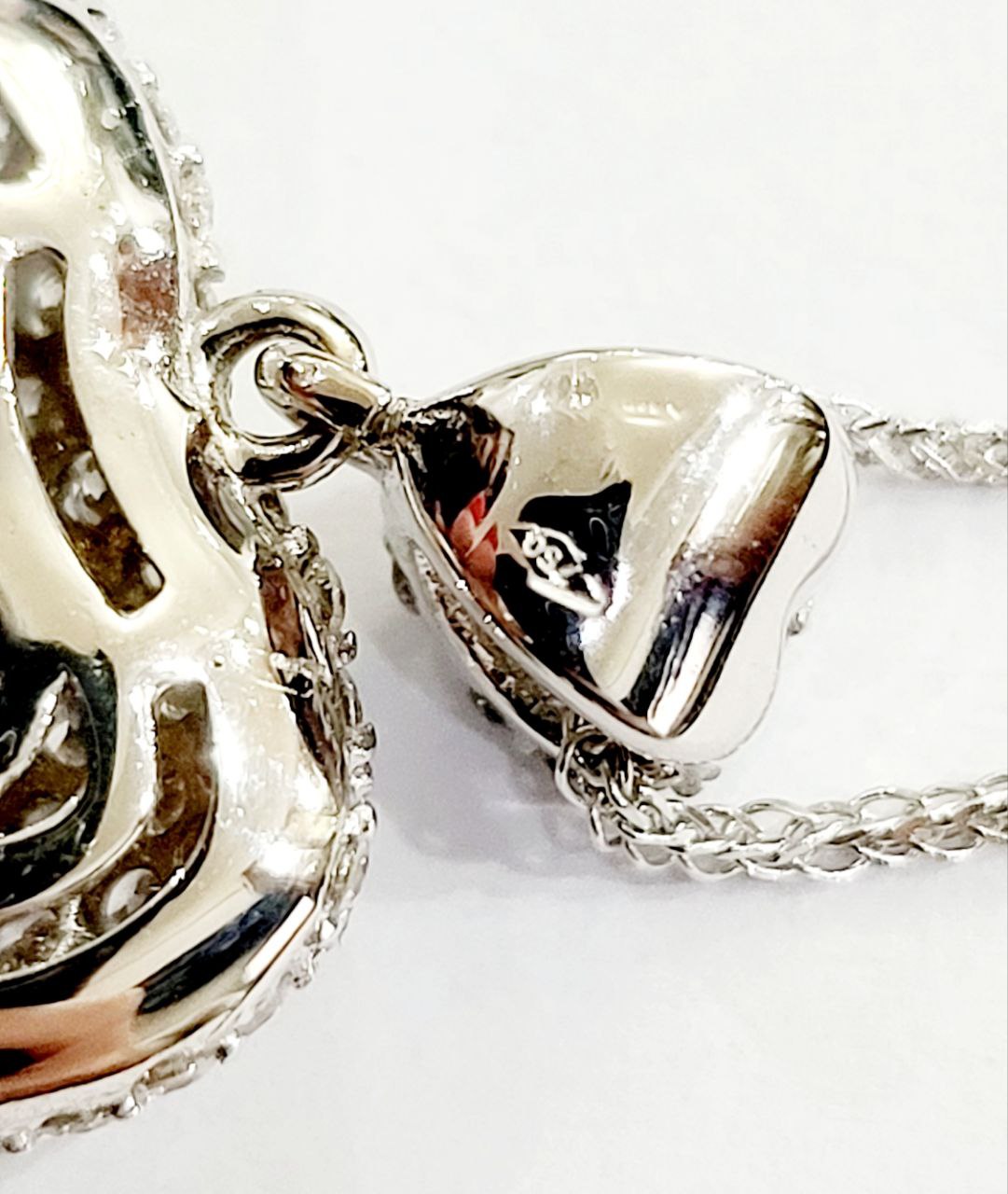 Collana con  ciondolo cuore bombato in pave' piccolo  Oro Bianco  18kt-750 con Diamanti  bianchi naturali taglio brillanti 1,85 Ct