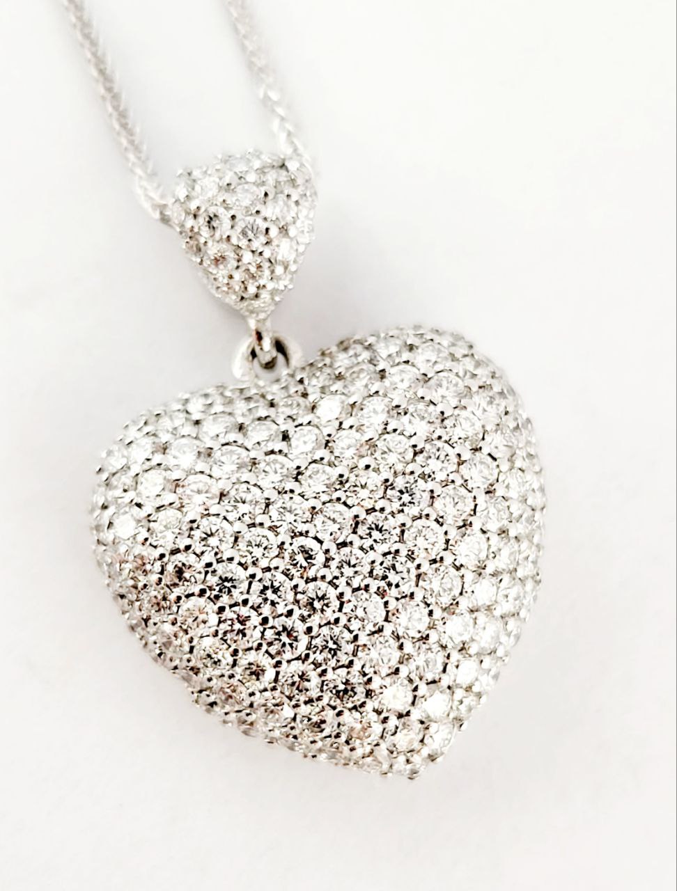 Collana con  ciondolo cuore bombato in pave' piccolo  Oro Bianco  18kt-750 con Diamanti  bianchi naturali taglio brillanti 1,85 Ct