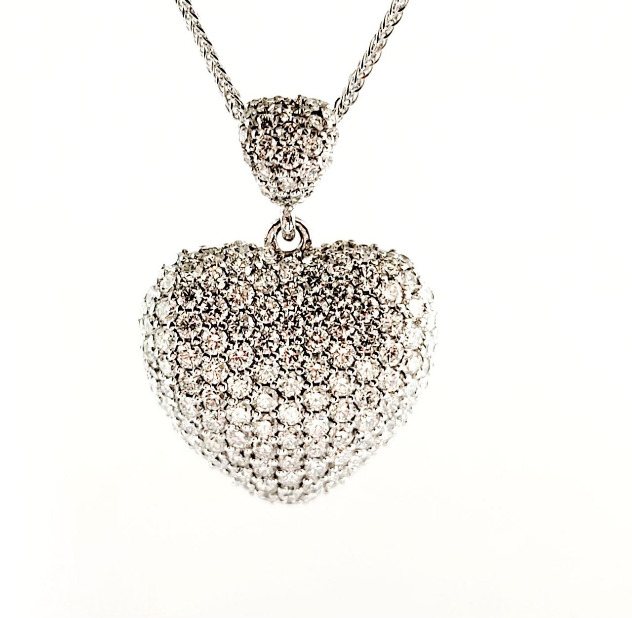 Collana con  ciondolo cuore bombato in pave' piccolo  Oro Bianco  18kt-750 con Diamanti  bianchi naturali taglio brillanti 1,85 Ct