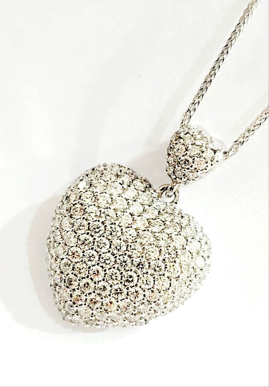 Collana con  ciondolo cuore bombato in pave' piccolo  Oro Bianco  18kt-750 con Diamanti  bianchi naturali taglio brillanti 1,85 Ct