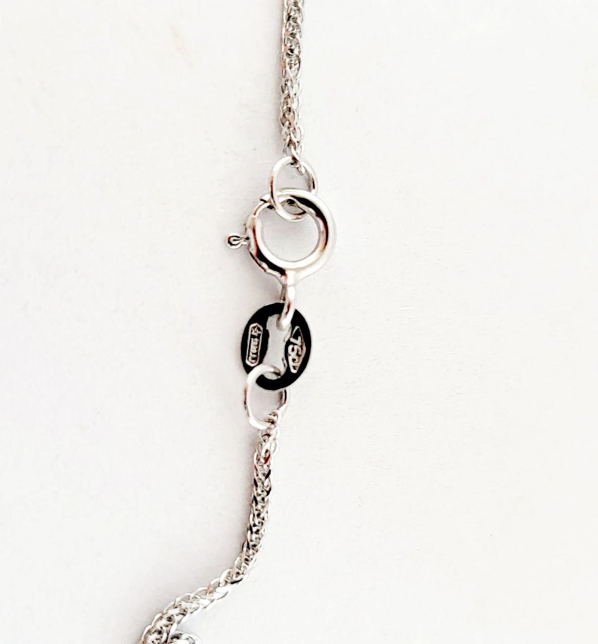 Collana con  ciondolo cuore bombato in pave' piccolo  Oro Bianco  18kt-750 con Diamanti  bianchi naturali taglio brillanti 1,85 Ct