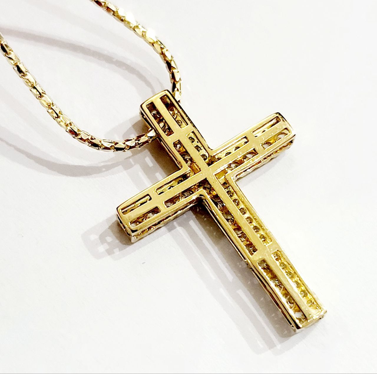 Collana modello cobra con pendente Croce in Oro Giallo con Diamanti 0,80 totali ct 18 kt-750