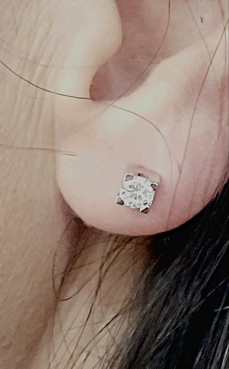Orecchini punto luce tornito con Diamanti 0,70 ct in Oro Bianco 18 kt