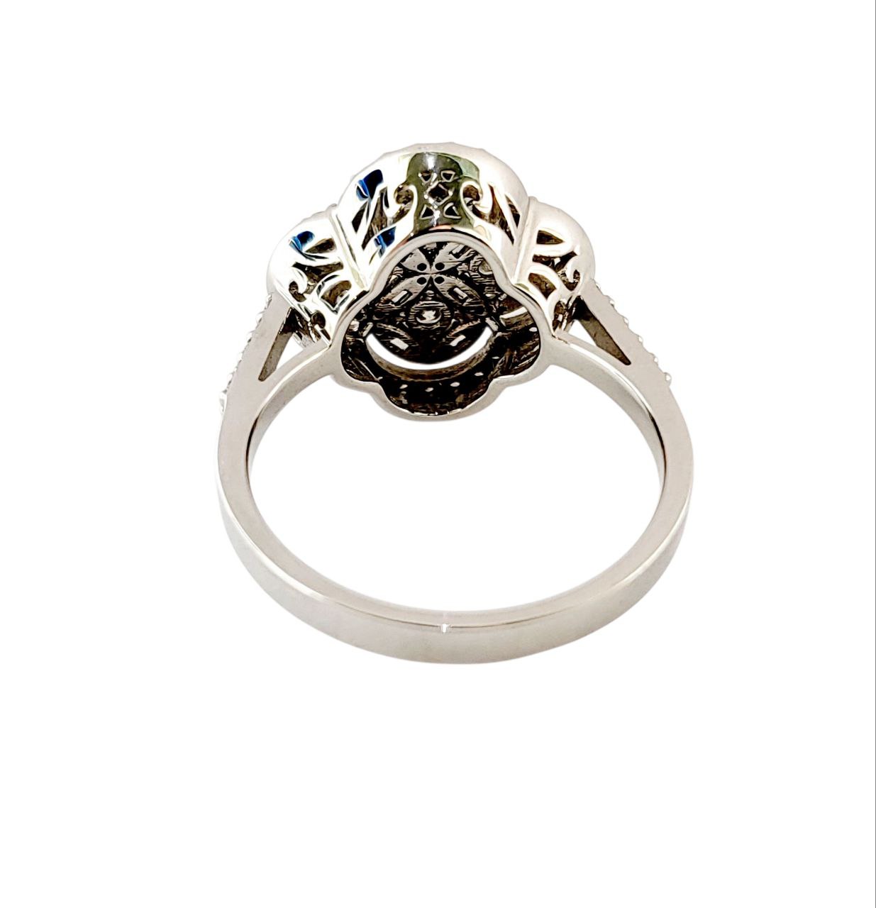 Anello Astralia a fiore in Oro Bianco con Diamanti Baguette ct 0,20 e Brillante ct 0,65 18kt (750)