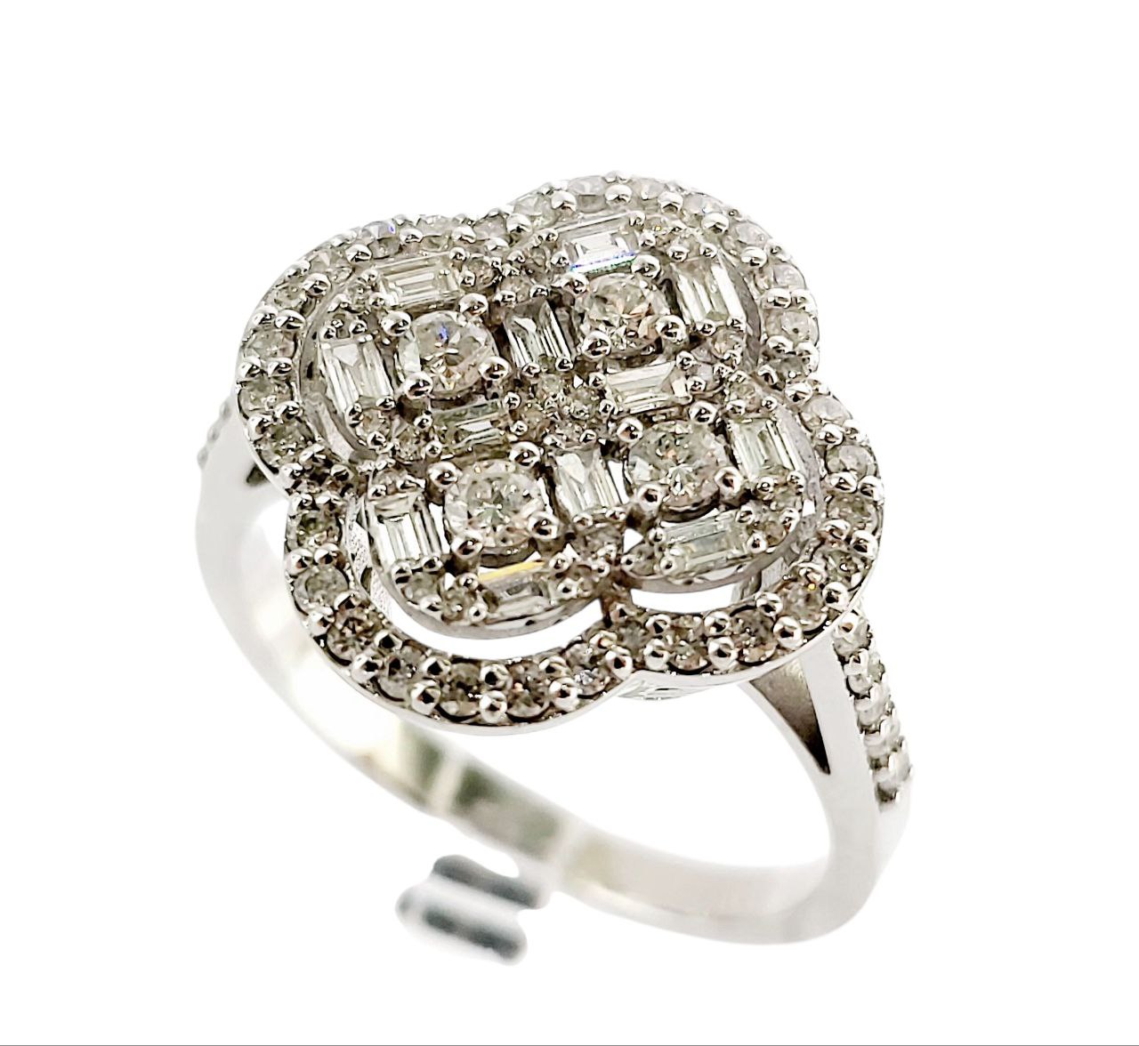 Anello Astralia a fiore in Oro Bianco con Diamanti Baguette ct 0,20 e Brillante ct 0,65 18kt (750)