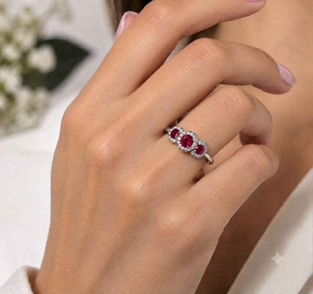 Anello trilogy magic in Oro Bianco con Diamanti 0,24 ct e Rubini 0,45 ct 18kt (750)