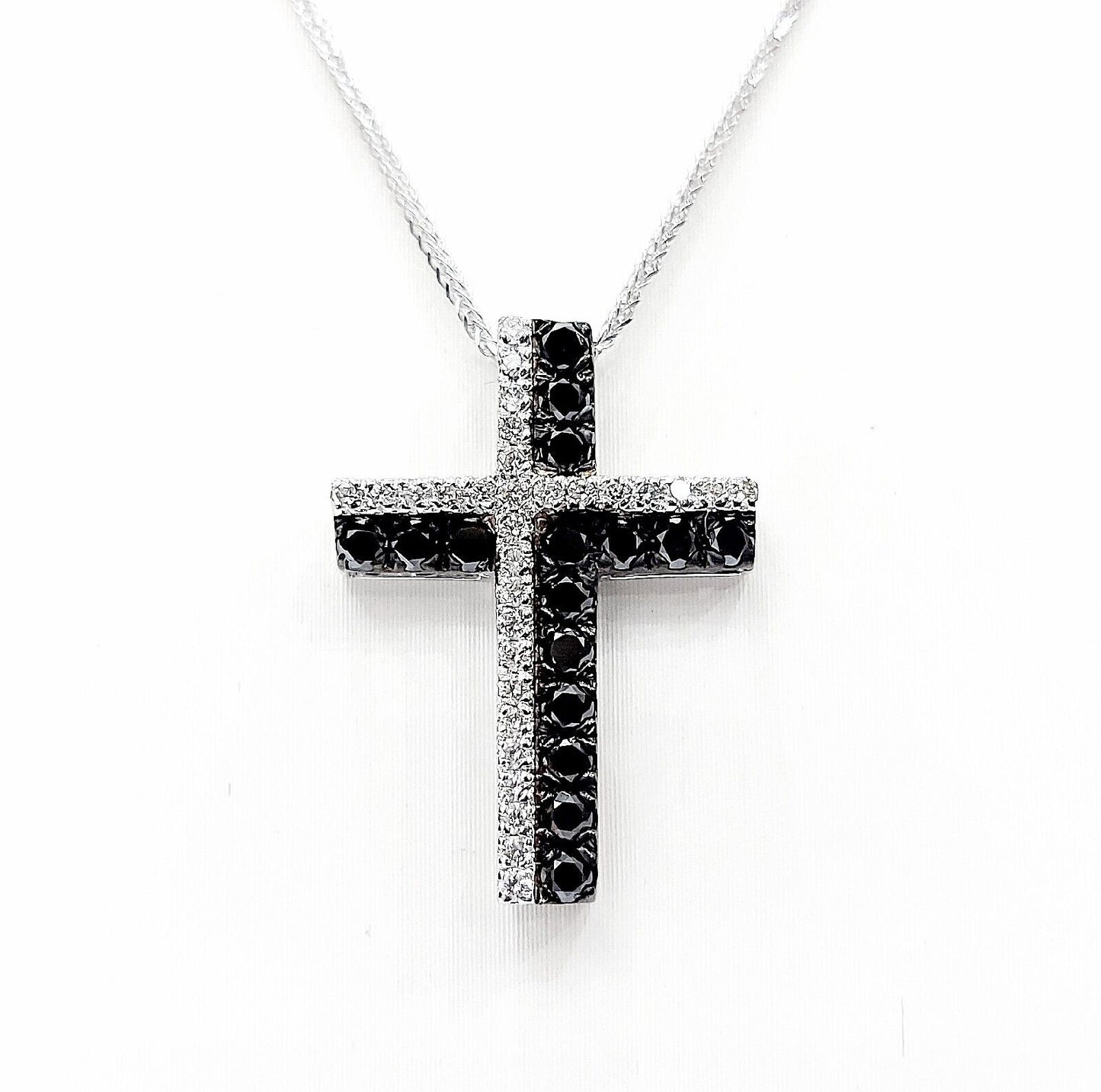 Collana pendente Diamanti Neri ct 0,56 Diamanti Bianchi ct 0,30 Oro Bianco 18 kt-750