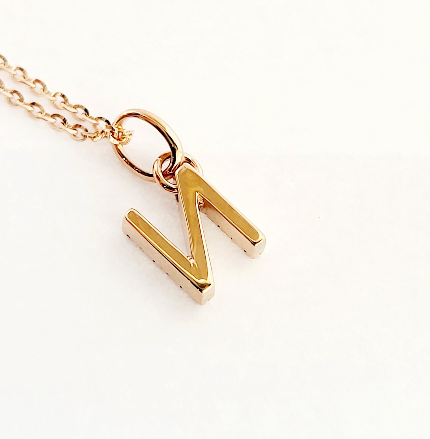 Collana e pendente lettera personalizzabile "N" con Diamanti 0,20 ct in Oro Rosa 18 kt (750)