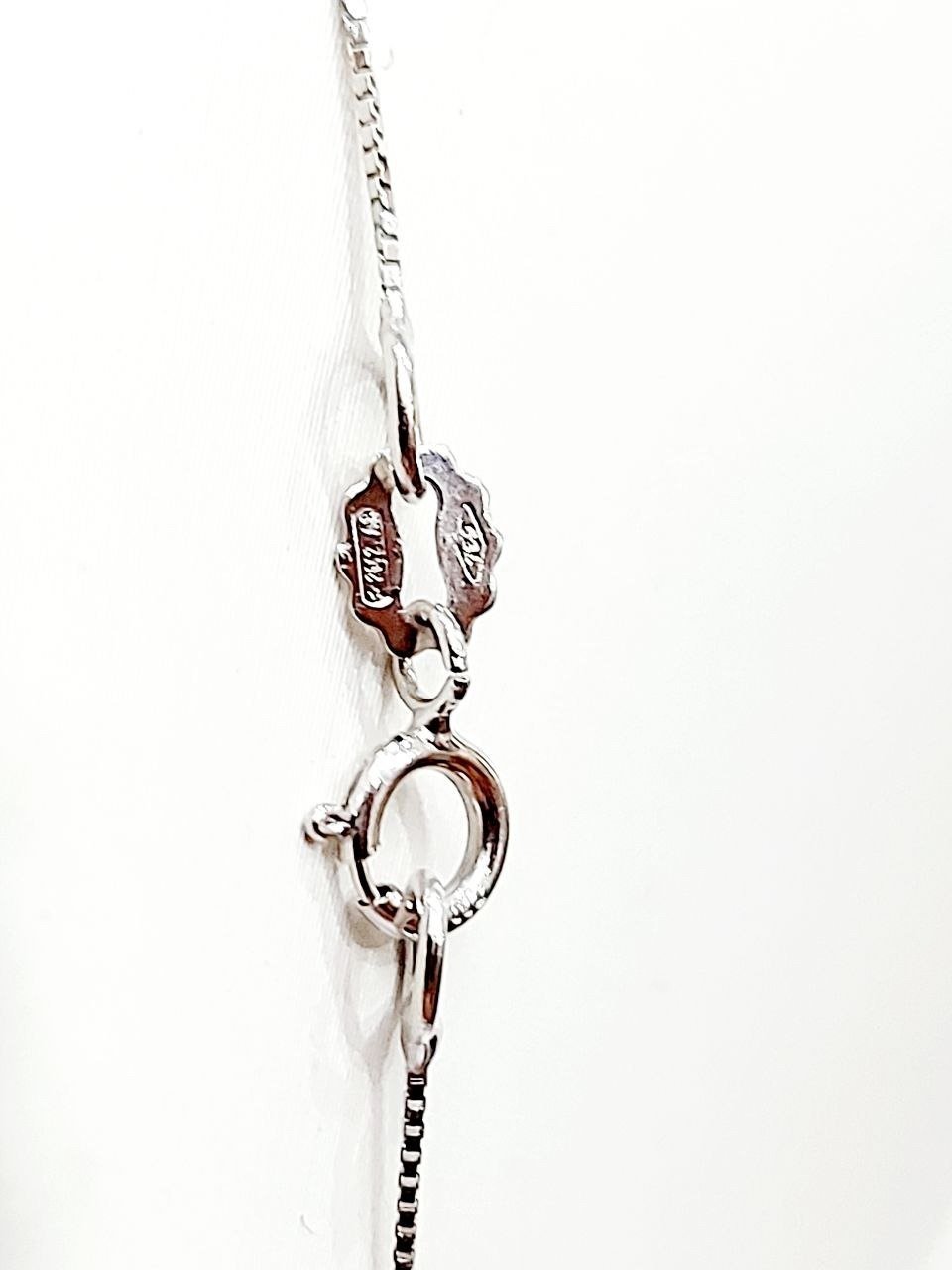Collana e pendente punto luce a cipollina in Oro Bianco con Diamante 0,10 ct 18 kt (750)