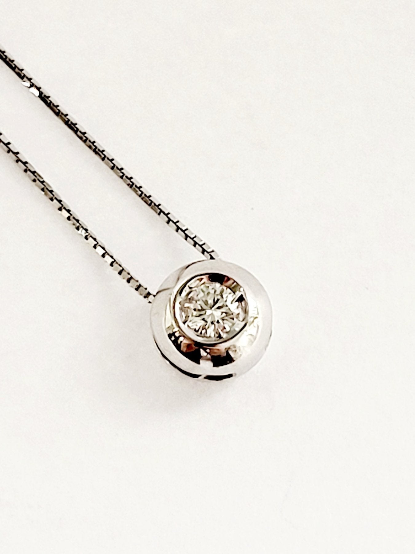 Collana e pendente punto luce a cipollina in Oro Bianco con Diamante 0,25 ct 18 kt (750)