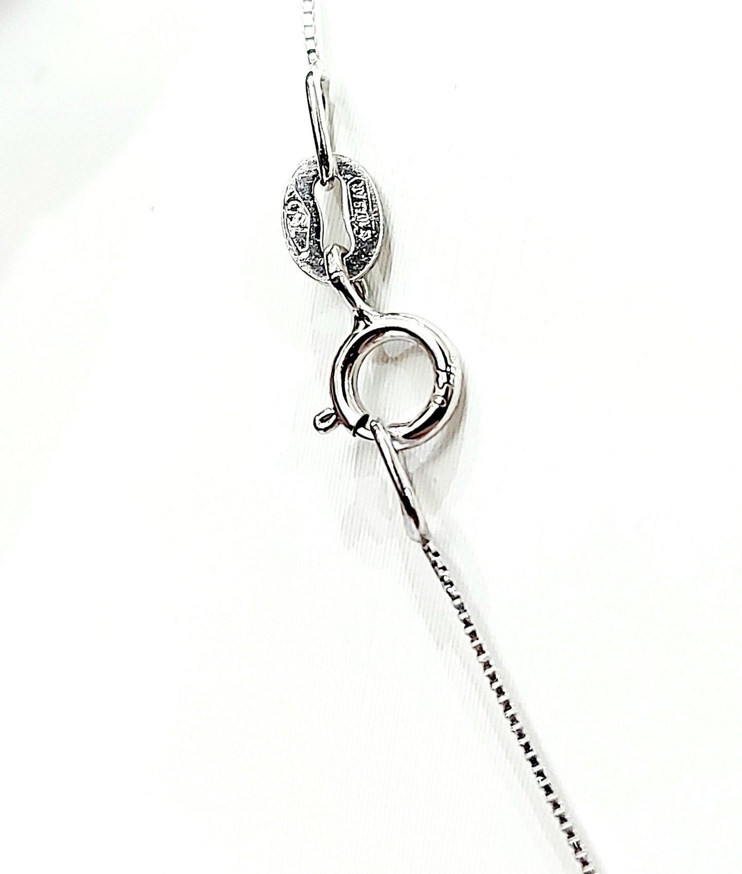 Collana e pendente punto luce a cipollina in Oro Bianco con Diamante 0,15 ct 18 kt (750)