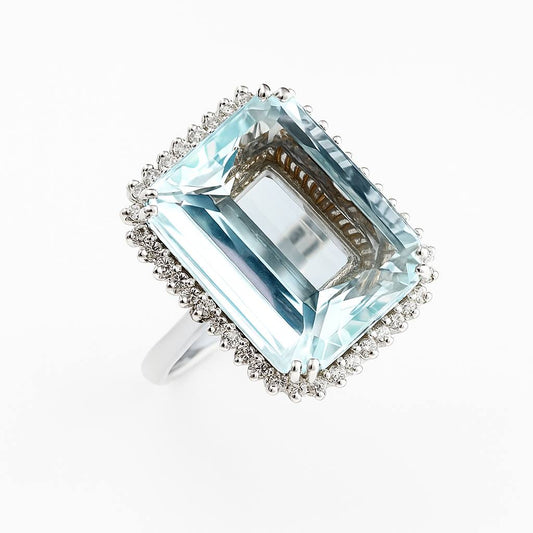 Anello fantasia Acquamarina ct 7,60 contorno di Diamanti ct 0,20 Oro Bianco 18kt-750