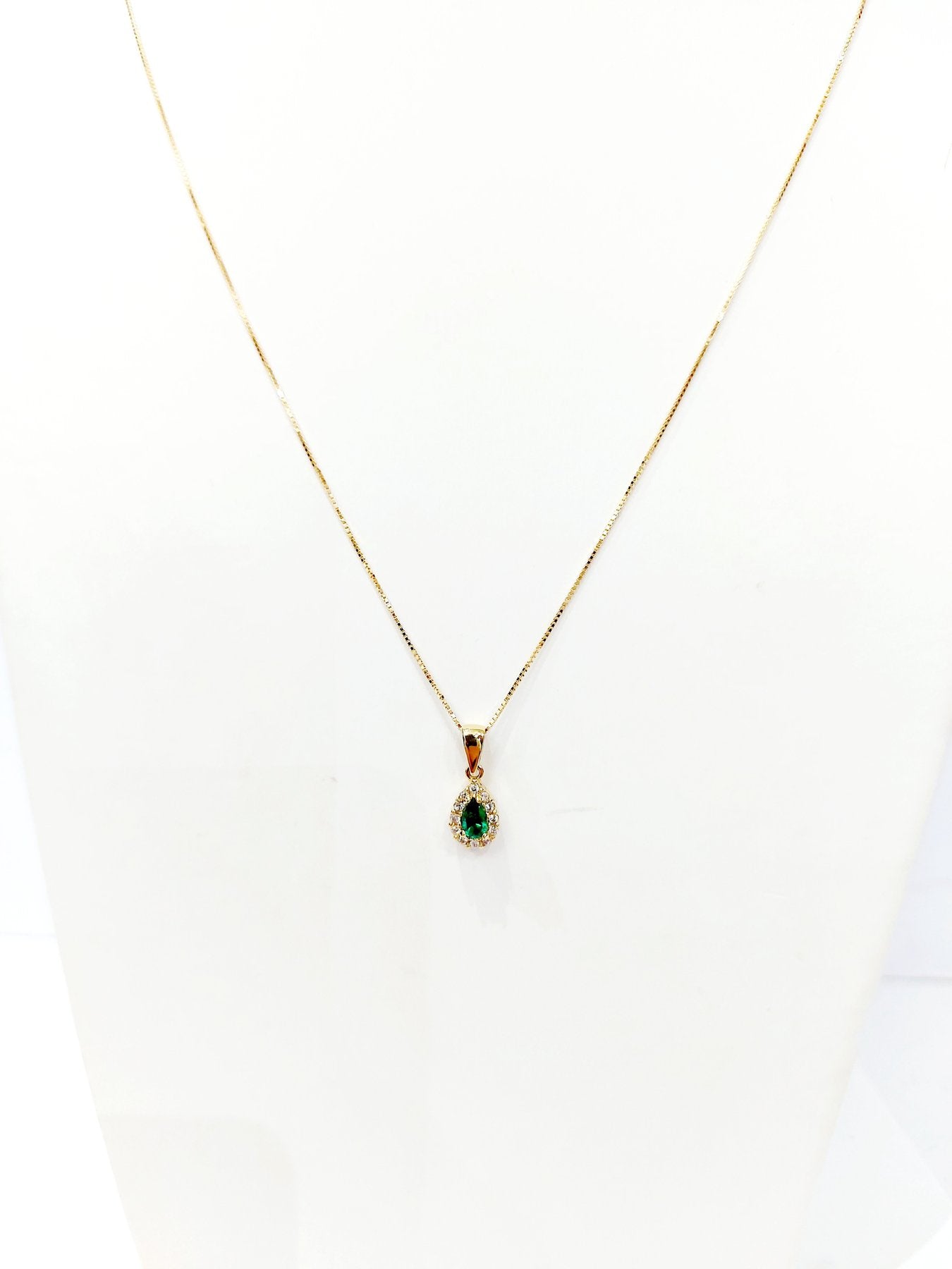Collana e pendente con Smeraldo a goccia 0,40 ct e Diamanti 0,24 ct in Oro Giallo 18 kt (750)
