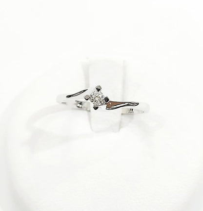 Anello Solitario modello Valentino con Diamante 0,05 ct in Oro Bianco 18 kt (750)